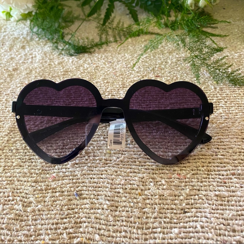 NWT Heart Shaped Sunglasses Nordstrom